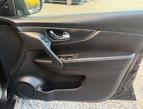 Nissan X-Trail 1.6 X-Trail Tekna DiG-T 5dr 32