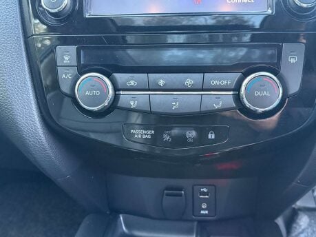 Nissan X-Trail 1.6 X-Trail Tekna DiG-T 5dr 29