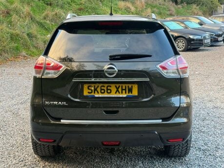 Nissan X-Trail 1.6 X-Trail Tekna DiG-T 5dr 4