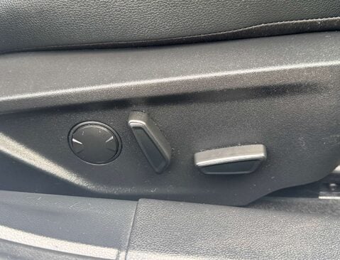 Ford Focus 2.0 Focus ST-Line X EcoBlue 5dr 32