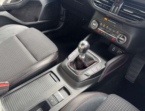 Ford Focus 2.0 Focus ST-Line X EcoBlue 5dr 31