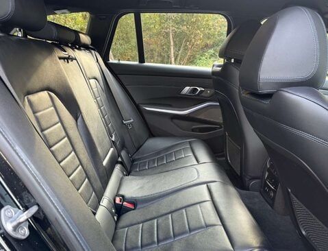 BMW 3 Series 2.0 320d xDrive M Sport Auto 4WD 5dr 35