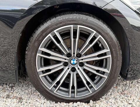 BMW 3 Series 2.0 320d xDrive M Sport Auto 4WD 5dr 9