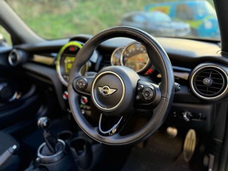 Mini Convertible 1.5 Cooper 2dr 29