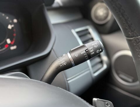 Land Rover Discovery 3.0 Discovery Dynamic HSE D MHEV A 4WD 5dr 42