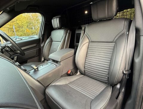 Land Rover Discovery 3.0 Discovery Dynamic HSE D MHEV A 4WD 5dr 30