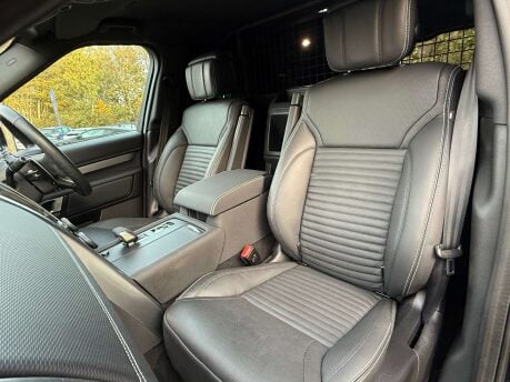 Land Rover Discovery 3.0 Discovery Dynamic HSE D MHEV A 4WD 5dr 30