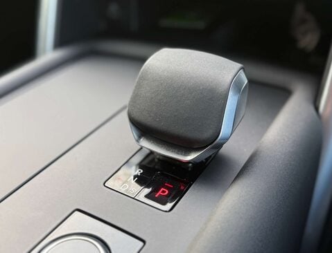 Land Rover Discovery 3.0 Discovery Dynamic HSE D MHEV A 4WD 5dr 40