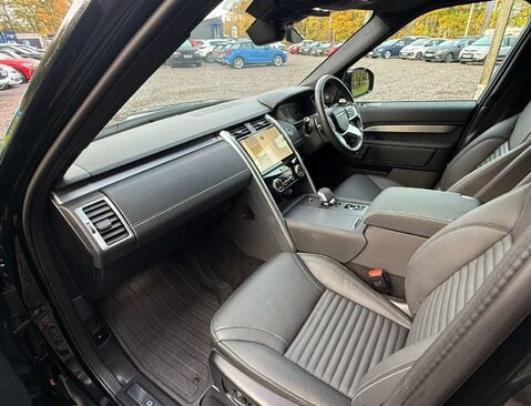 Land Rover Discovery 3.0 Discovery Dynamic HSE D MHEV A 4WD 5dr 28