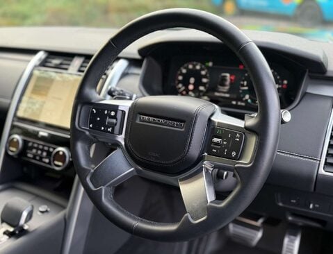 Land Rover Discovery 3.0 Discovery Dynamic HSE D MHEV A 4WD 5dr 24