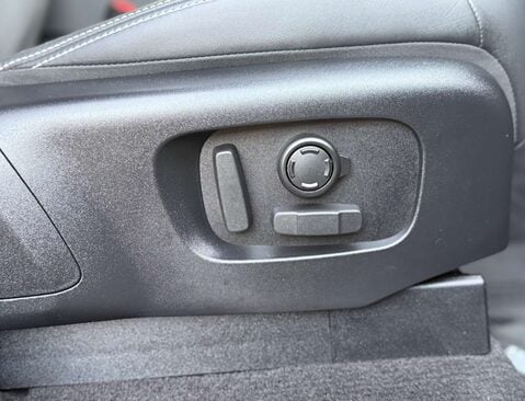 Land Rover Discovery 3.0 Discovery Dynamic HSE D MHEV A 4WD 5dr 23