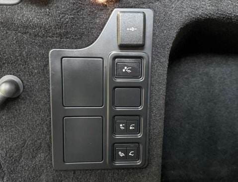 Land Rover Discovery 3.0 Discovery Dynamic HSE D MHEV A 4WD 5dr 13