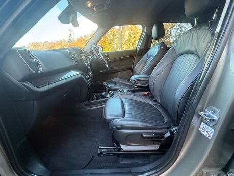 Mini Countryman 1.5 Countryman Cooper Exclusive Auto 5dr 21