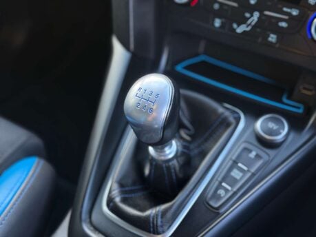 Ford Focus 2.3 Focus RS 4WD 5dr 40