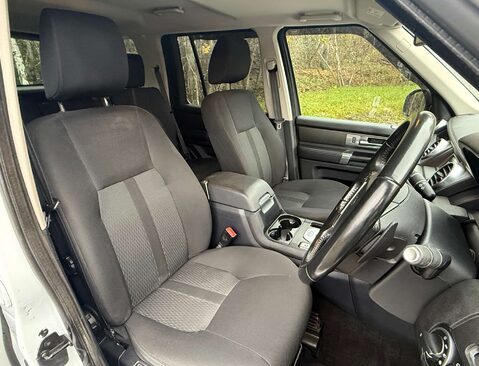 Land Rover Discovery 3.0 Discovery SE SDV6 Auto 4WD 5dr 26