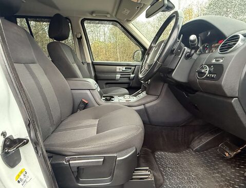 Land Rover Discovery 3.0 Discovery SE SDV6 Auto 4WD 5dr 25