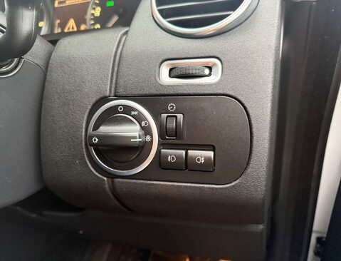 Land Rover Discovery 3.0 Discovery SE SDV6 Auto 4WD 5dr 33