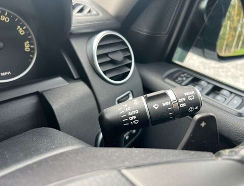 Land Rover Discovery 3.0 Discovery SE SDV6 Auto 4WD 5dr 12