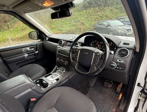 Land Rover Discovery 3.0 Discovery SE SDV6 Auto 4WD 5dr 24