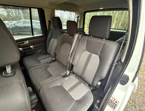 Land Rover Discovery 3.0 Discovery SE SDV6 Auto 4WD 5dr 18