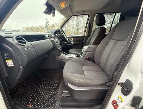 Land Rover Discovery 3.0 Discovery SE SDV6 Auto 4WD 5dr 21