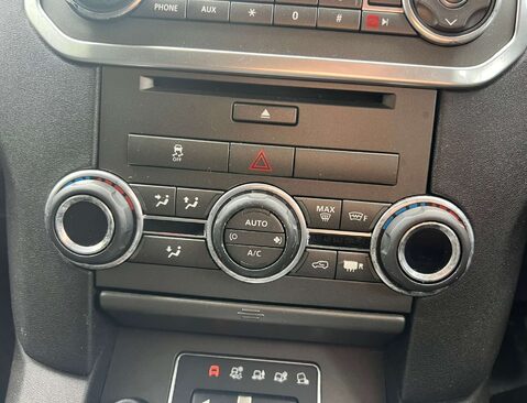 Land Rover Discovery 3.0 Discovery SE SDV6 Auto 4WD 5dr 14