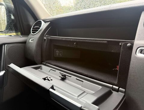 Land Rover Discovery 3.0 Discovery SE SDV6 Auto 4WD 5dr 37