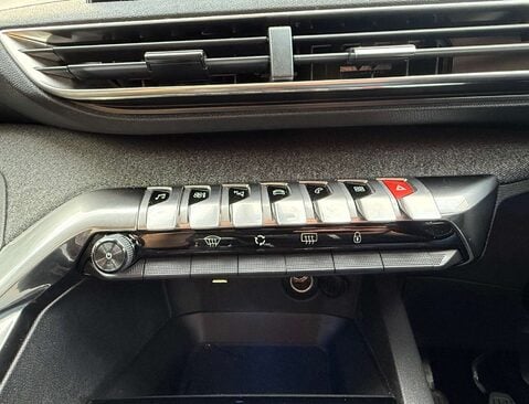 Peugeot 3008 1.5 3008 Allure Blue HDi S/S 5dr 21