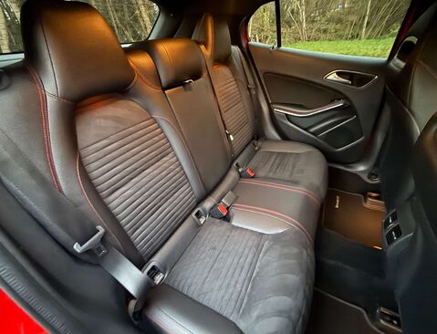 Mercedes-Benz GLA 2.1 GLA 220 AMG Line Executive D 4Matic Auto 4WD 5dr 19