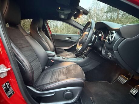 Mercedes-Benz GLA 2.1 GLA 220 AMG Line Executive D 4Matic Auto 4WD 5dr 29