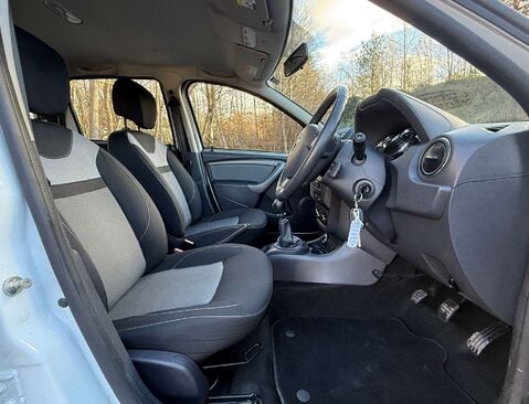 Dacia Duster 1.5 Duster Laureate dCi 4x4 4WD 5dr 25