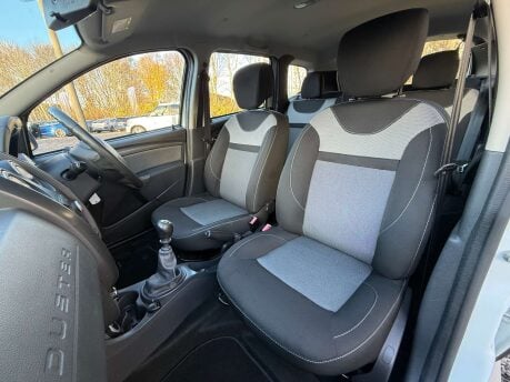 Dacia Duster 1.5 Duster Laureate dCi 4x4 4WD 5dr 23