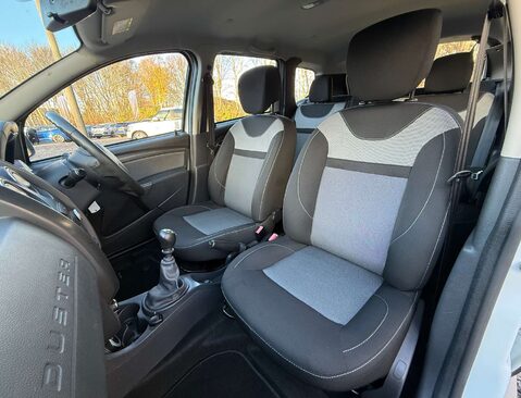 Dacia Duster 1.5 Duster Laureate dCi 4x4 4WD 5dr 23