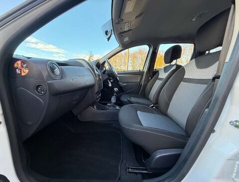 Dacia Duster 1.5 Duster Laureate dCi 4x4 4WD 5dr 22