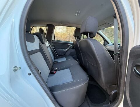 Dacia Duster 1.5 Duster Laureate dCi 4x4 4WD 5dr 16