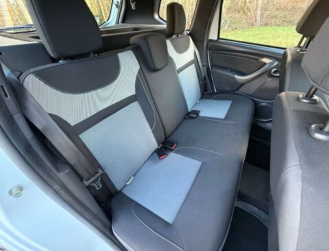 Dacia Duster 1.5 Duster Laureate dCi 4x4 4WD 5dr 18