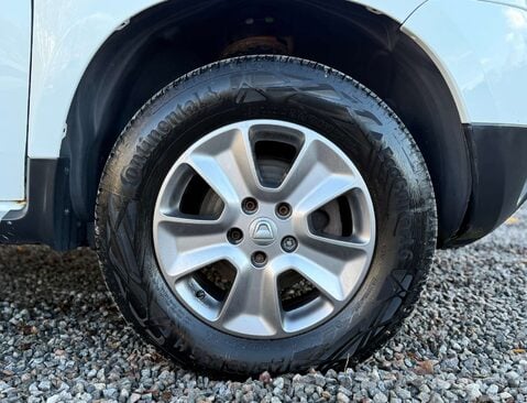 Dacia Duster 1.5 Duster Laureate dCi 4x4 4WD 5dr 9