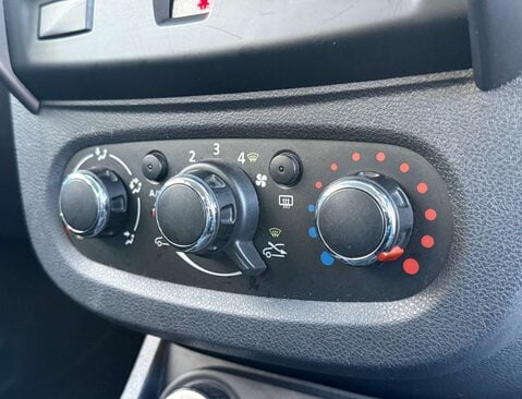 Dacia Duster 1.5 Duster Laureate dCi 4x4 4WD 5dr 37