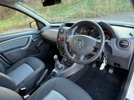 Dacia Duster 1.5 Duster Laureate dCi 4x4 4WD 5dr 27
