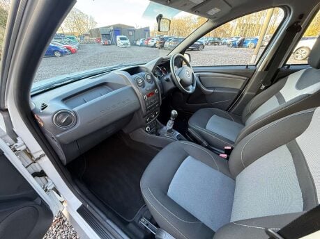 Dacia Duster 1.5 Duster Laureate dCi 4x4 4WD 5dr 21