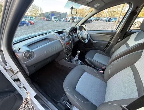 Dacia Duster 1.5 Duster Laureate dCi 4x4 4WD 5dr 21