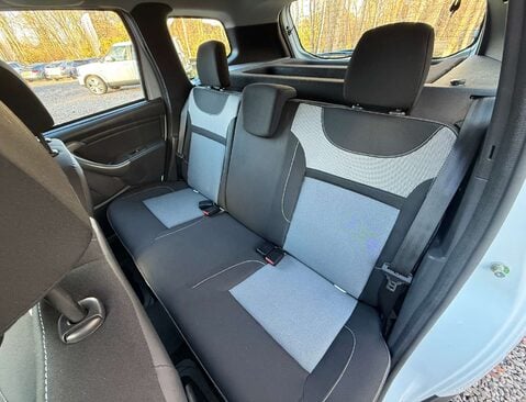 Dacia Duster 1.5 Duster Laureate dCi 4x4 4WD 5dr 17