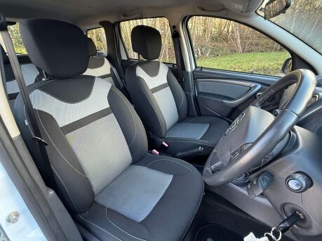 Dacia Duster 1.5 Duster Laureate dCi 4x4 4WD 5dr 26