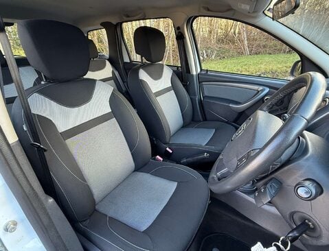 Dacia Duster 1.5 Duster Laureate dCi 4x4 4WD 5dr 26