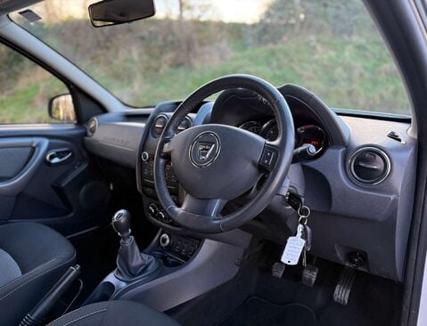 Dacia Duster 1.5 Duster Laureate dCi 4x4 4WD 5dr 28