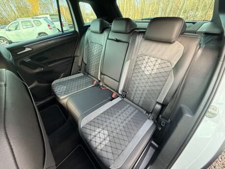 Volkswagen Tiguan 1.5 Tiguan R-Line TSi Semi-Auto 5dr 17