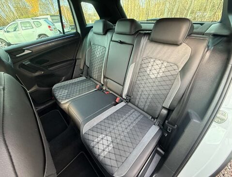 Volkswagen Tiguan 1.5 Tiguan R-Line TSi Semi-Auto 5dr 17