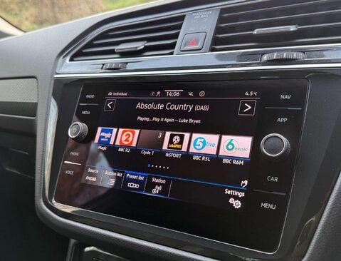 Volkswagen Tiguan 1.5 Tiguan R-Line TSi Semi-Auto 5dr 30