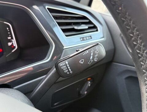 Volkswagen Tiguan 1.5 Tiguan R-Line TSi Semi-Auto 5dr 38