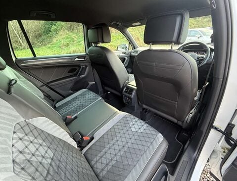 Volkswagen Tiguan 1.5 Tiguan R-Line TSi Semi-Auto 5dr 12